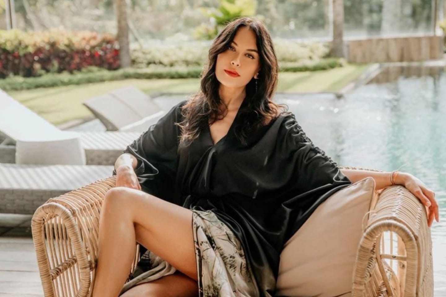 10 Selebriti yang Tetap Memesona di Kisaran Usia 50 Tahun