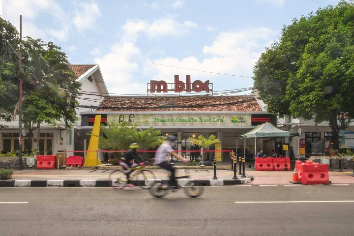 Rekomendasi Jajanan Seru di M Bloc Space
