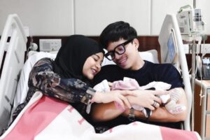 Potret Aurel Hermansyah dan Atta Halilintar Sambut Kelahiran Anak Pertama