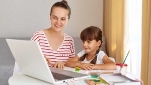 Ingin Anak Lancar Berbahasa Inggris? Orang Tua Juga Harus Aktif Terlibat!