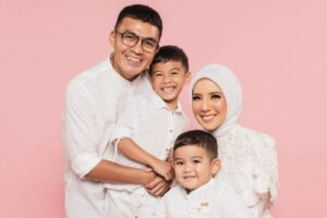 Potret Kebersamaan dan Keharmonisan Keluarga Tya Ariestya