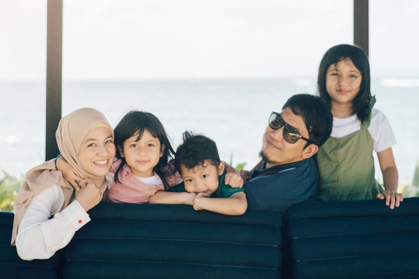 Potret Harmonis dan Kompak Keluarga Desta dan&nbsp;Natasha Rizky