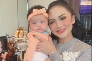 Sudah Punya Cucu, Para Selebriti Ini Tetap Awet Muda dan Cantik Memesona