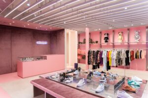 Atmos Pink, Siap Manjakan Wanita Penggemar Sneakers!