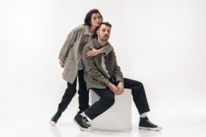 Match the Style dengan Rekomendasi Baju Couple untuk Moms dan Dads