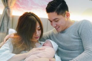 Deretan Selebriti yang Melahirkan Buah Hati di Pertengahan Tahun 2022