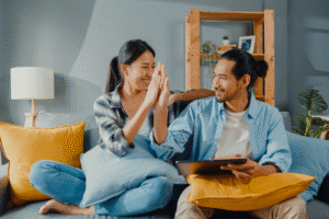 Seru dan Kompak! Ini 10 Keuntungan Menikah dengan Sahabat