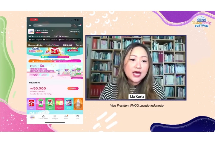 Lia Kurtz -VP FMCG Lazada Indonesia sedang menjelaskan terkait kanal Lazada Baby & Kids di aplikasi Lazada