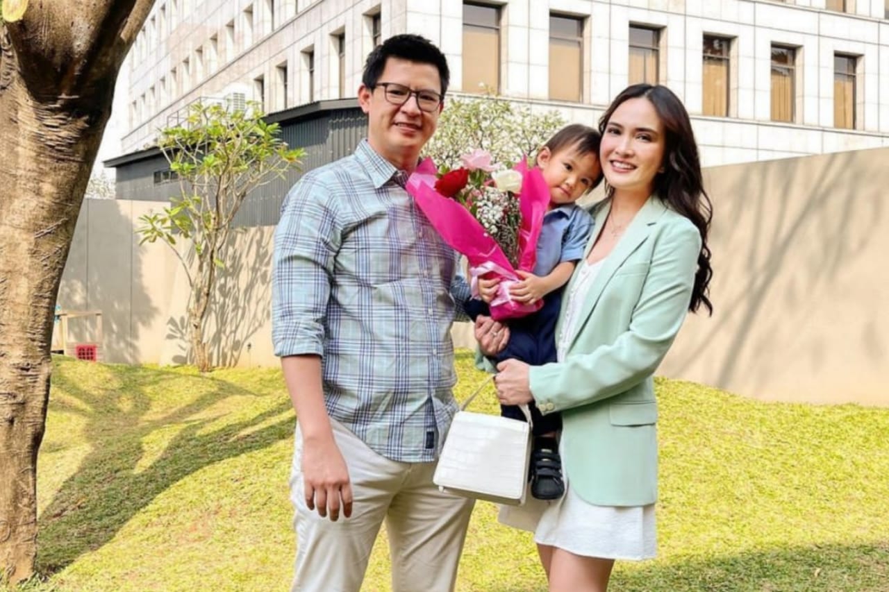 Gaya Selebriti Indonesia Antar Anak ke Sekolah