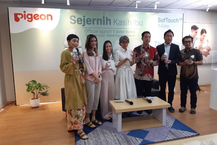 Pigeon Luncurkan Botol Susu dengan Inovasi Bahan T-Ester, Sejernih Cinta Kasih Ibu
