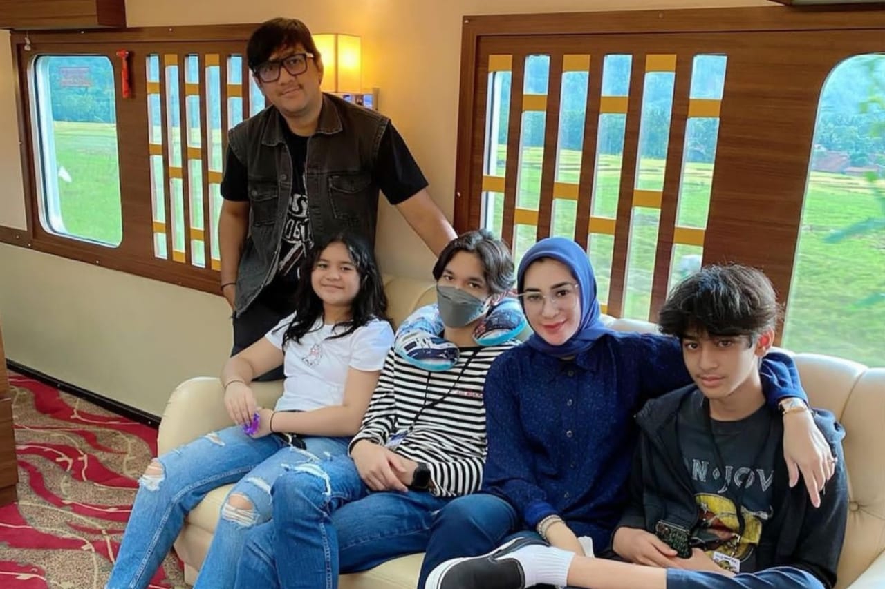 Potret Kedekatan Anggota Geng The Prediksi dengan Anak-anaknya