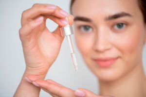 Rekomendasi Serum Retinol yang Aman untuk Pemula