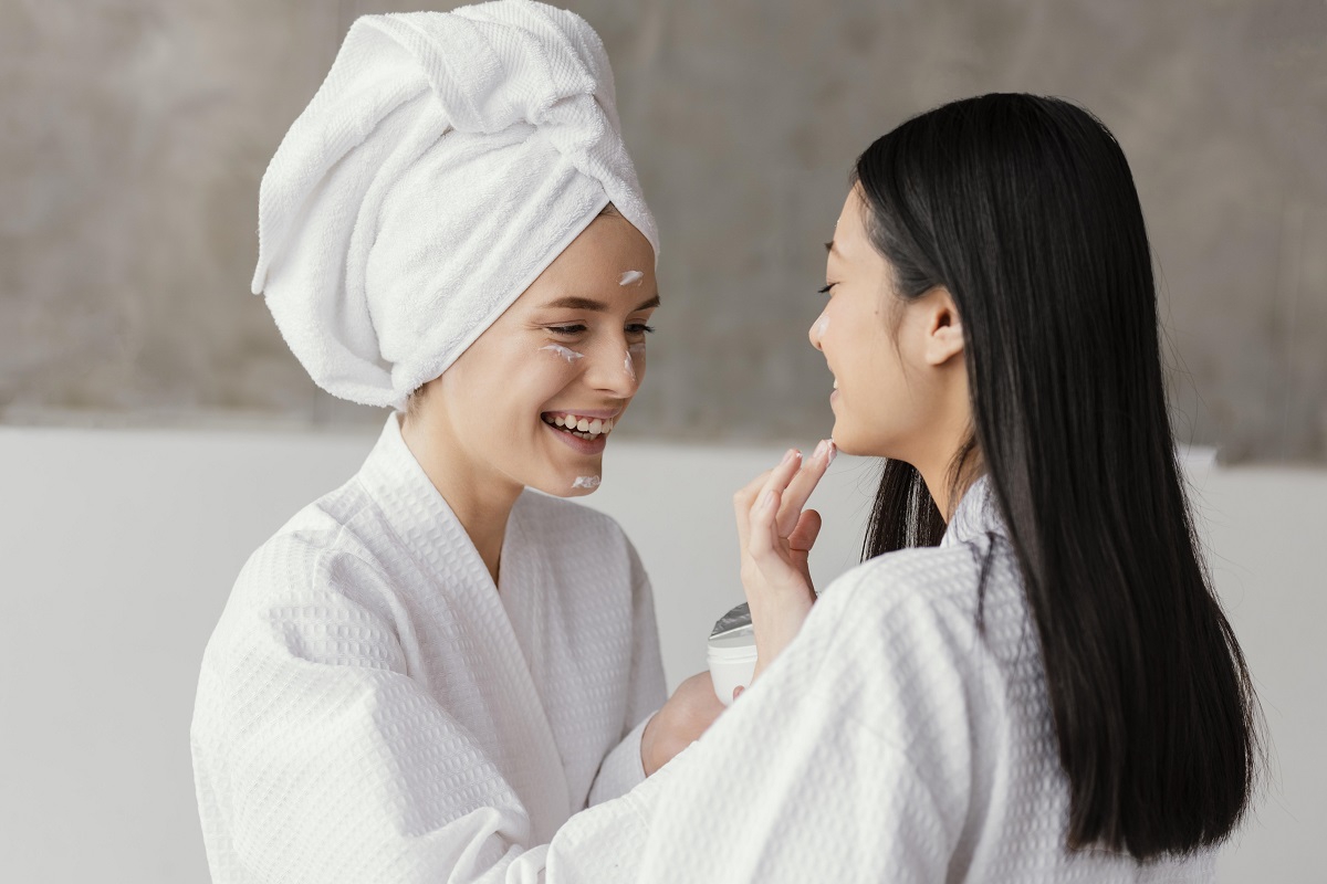 Cara Tepat Merawat Kulit untuk Remaja Menurut Ahli, Ajari Si Kecil, Yuk!