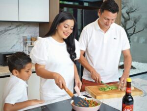 Rahasia Mesra Titi Kamal dan Christian Sugiono: Masak Bareng!