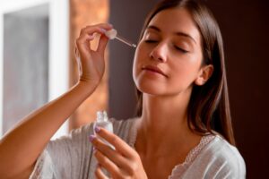 4 Kandungan Skincare yang Bisa Bantu Anda Mencegah Penuaan Dini