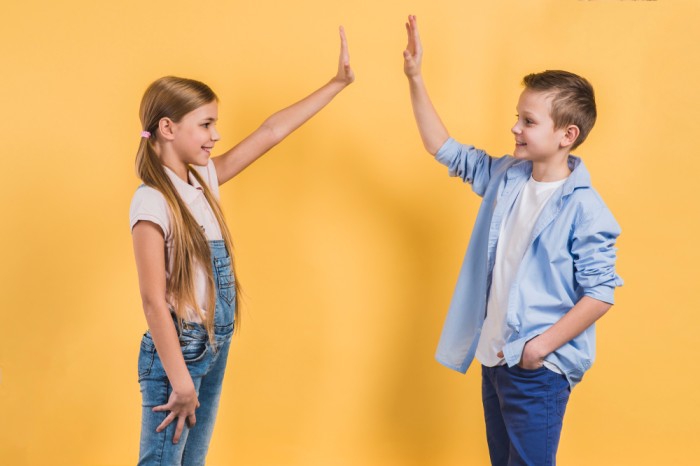 5 Cara Menghadapi Anak yang Mulai Jatuh Cinta