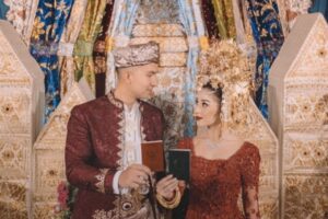 Deretan Pasangan Selebriti yang Menikah dengan Adat Minang