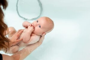 Catat! Ini Perlengkapan Mandi Bayi Baru Lahir yang Harus Dimiliki