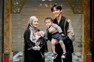 Potret Harmonis Keluarga Dinda Hauw dan Rey Mbayang