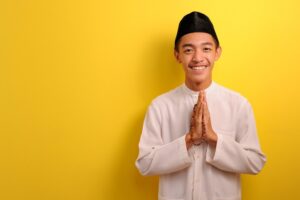 Rekomendasi Baju Koko buat Pria Dewasa untuk Sambut Idul Fitri