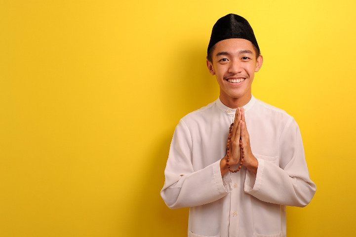 Rekomendasi Baju Koko buat Pria Dewasa untuk Sambut Idul Fitri
