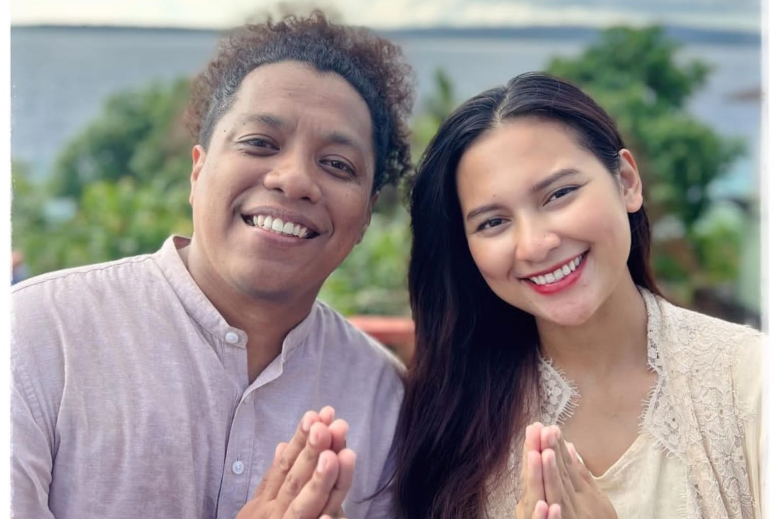 Lebaran keluarga Arie Kriting dan Indah Permatasari