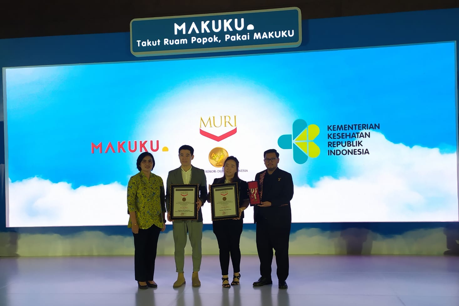 MAKUKU Sabet dua rekor MURI