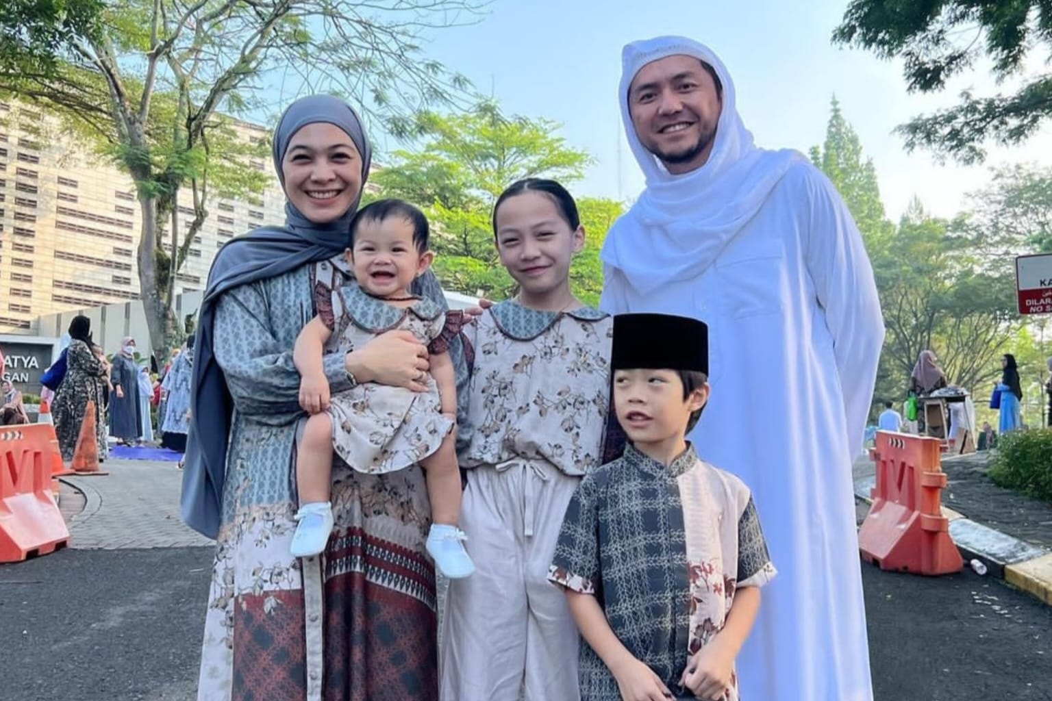 Lebaran keluarga Ananda Omesh dan Dian Ayu Lestari