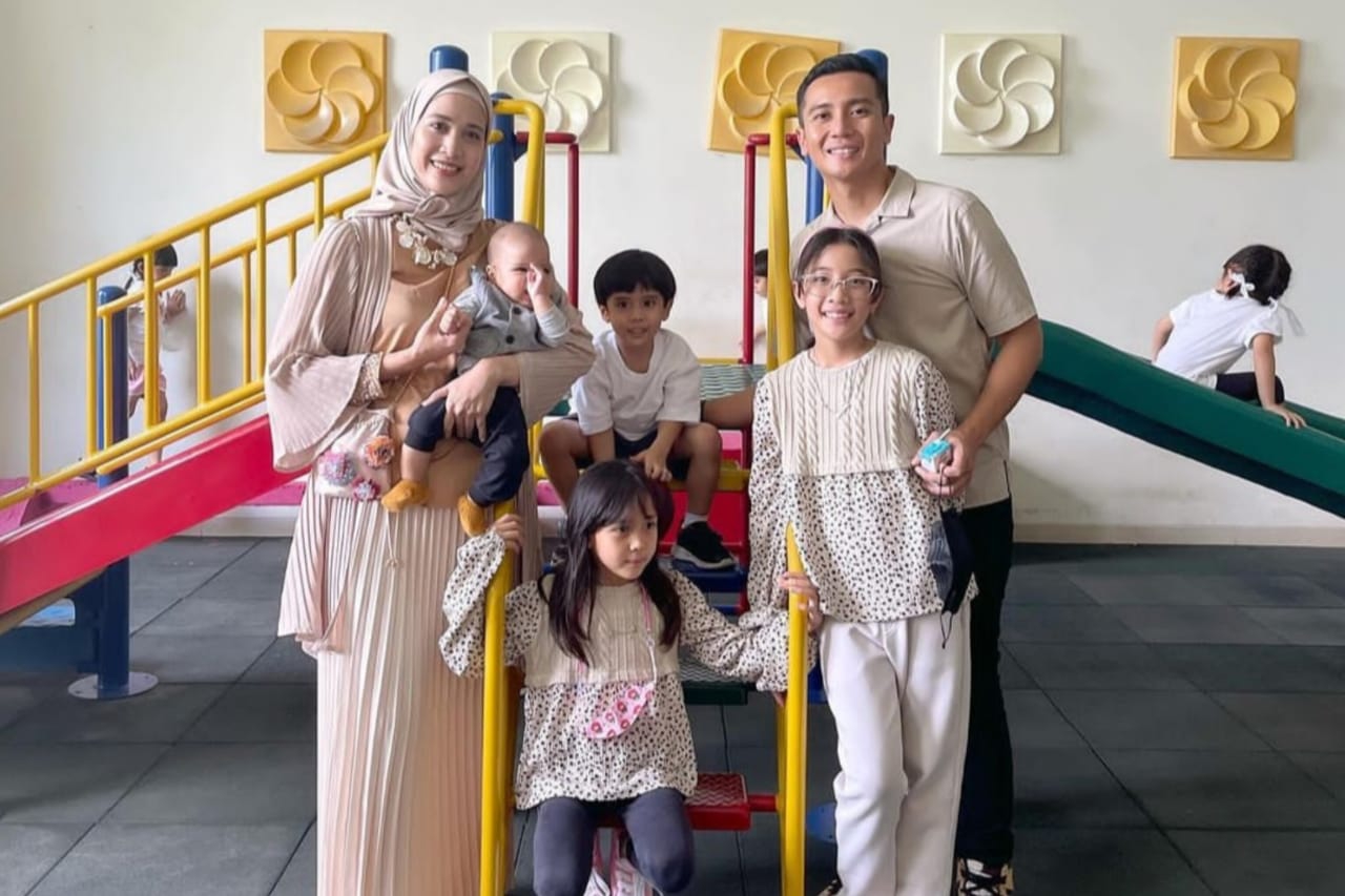 Fanny Fabriana dan keluarga