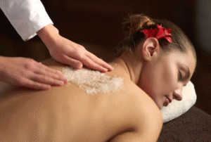 Selain Mengangkat Sel Kulit Mati, Ini Manfaat Body Scrub yang Perlu Anda Tahu