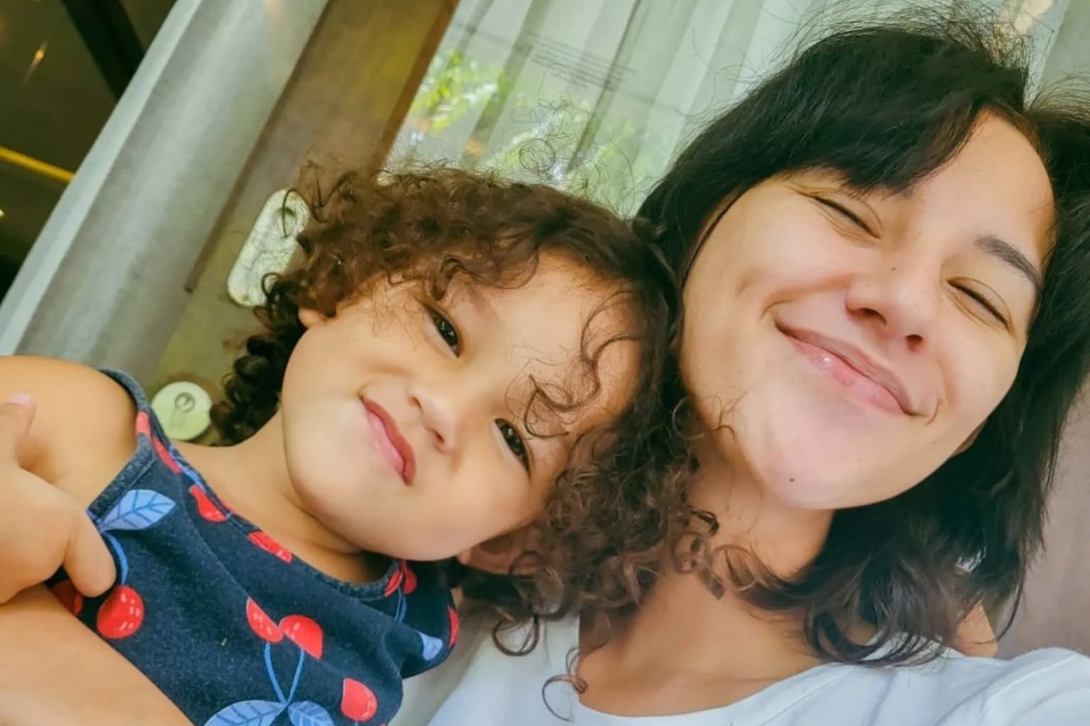 Dahlia Poland bersama anak perempuannya