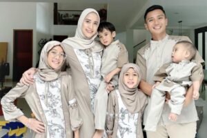 Potret Harmonis Keluarga Artis Fanny Fabriana