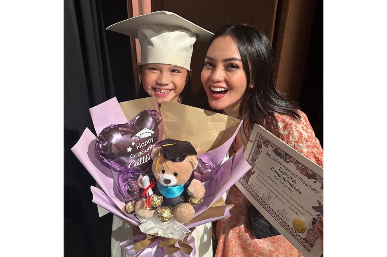 Ririn Ekawati hadir di Acara Kelulusan Sekolah Anak