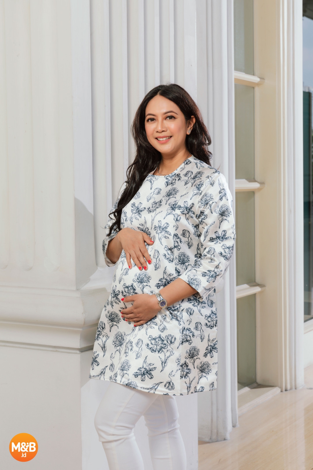 dr. Dinda Derdameisya, SpOG, FFAG hamil