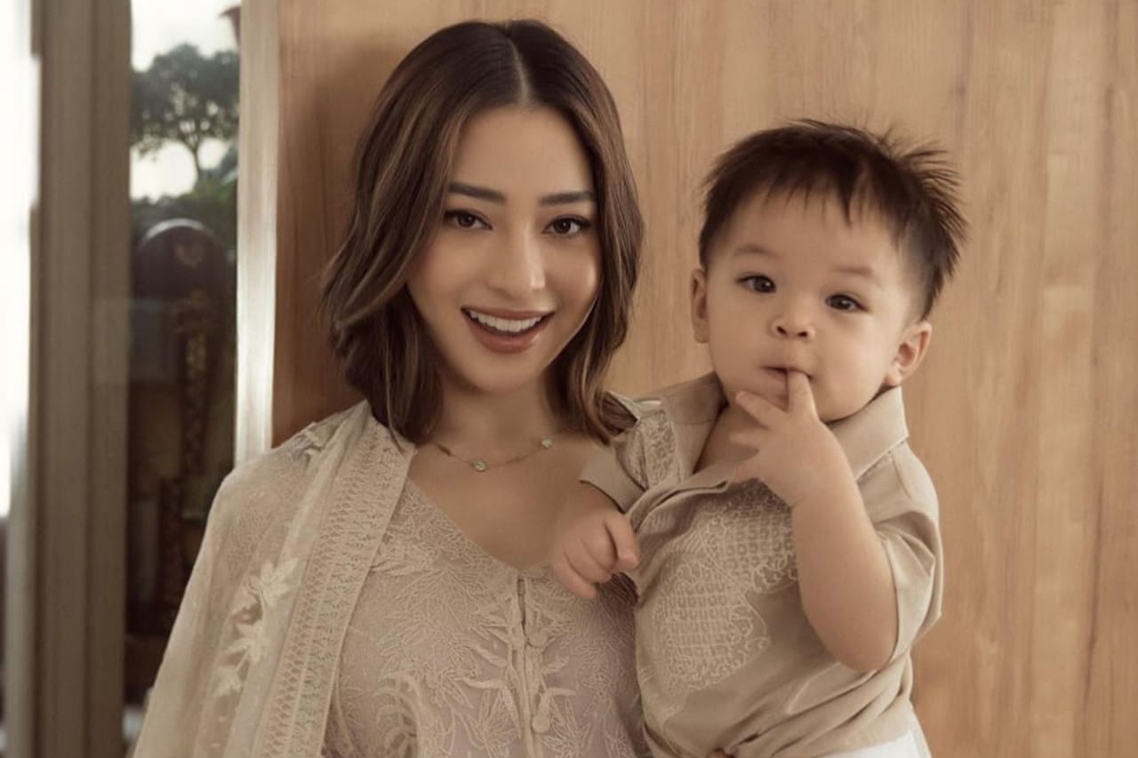 Cekatan, Ini Potret Nikita Willy saat Mengasuh Anak